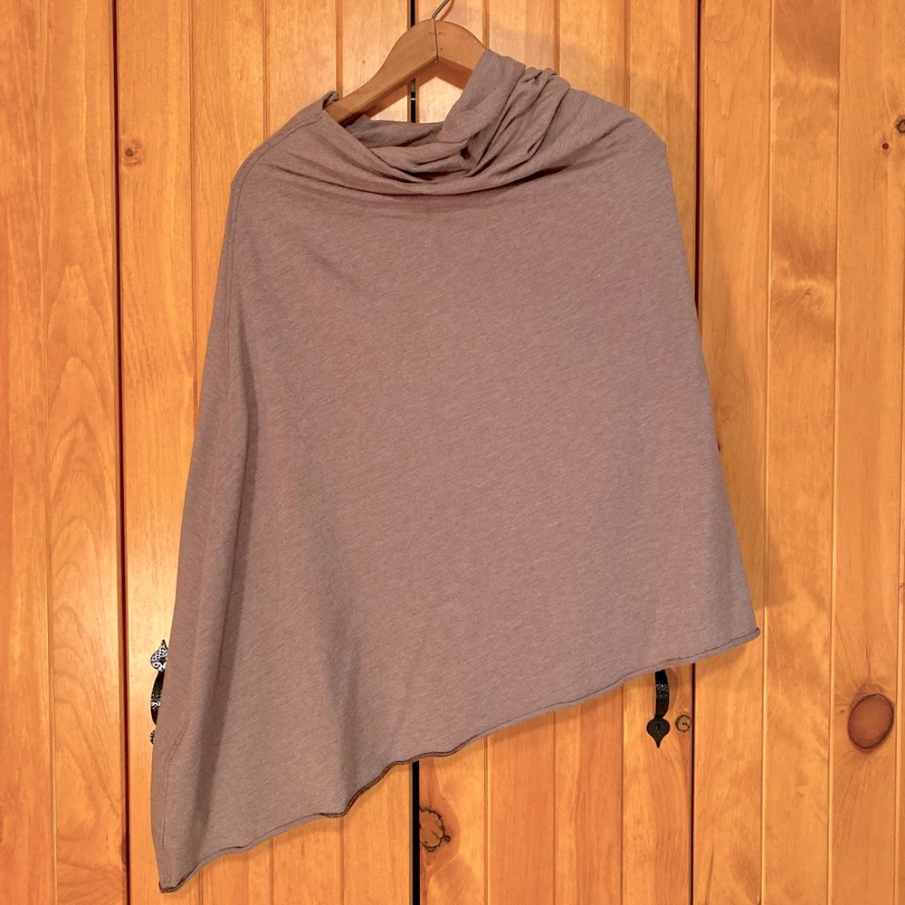 Poncho - Picture 2 of 5